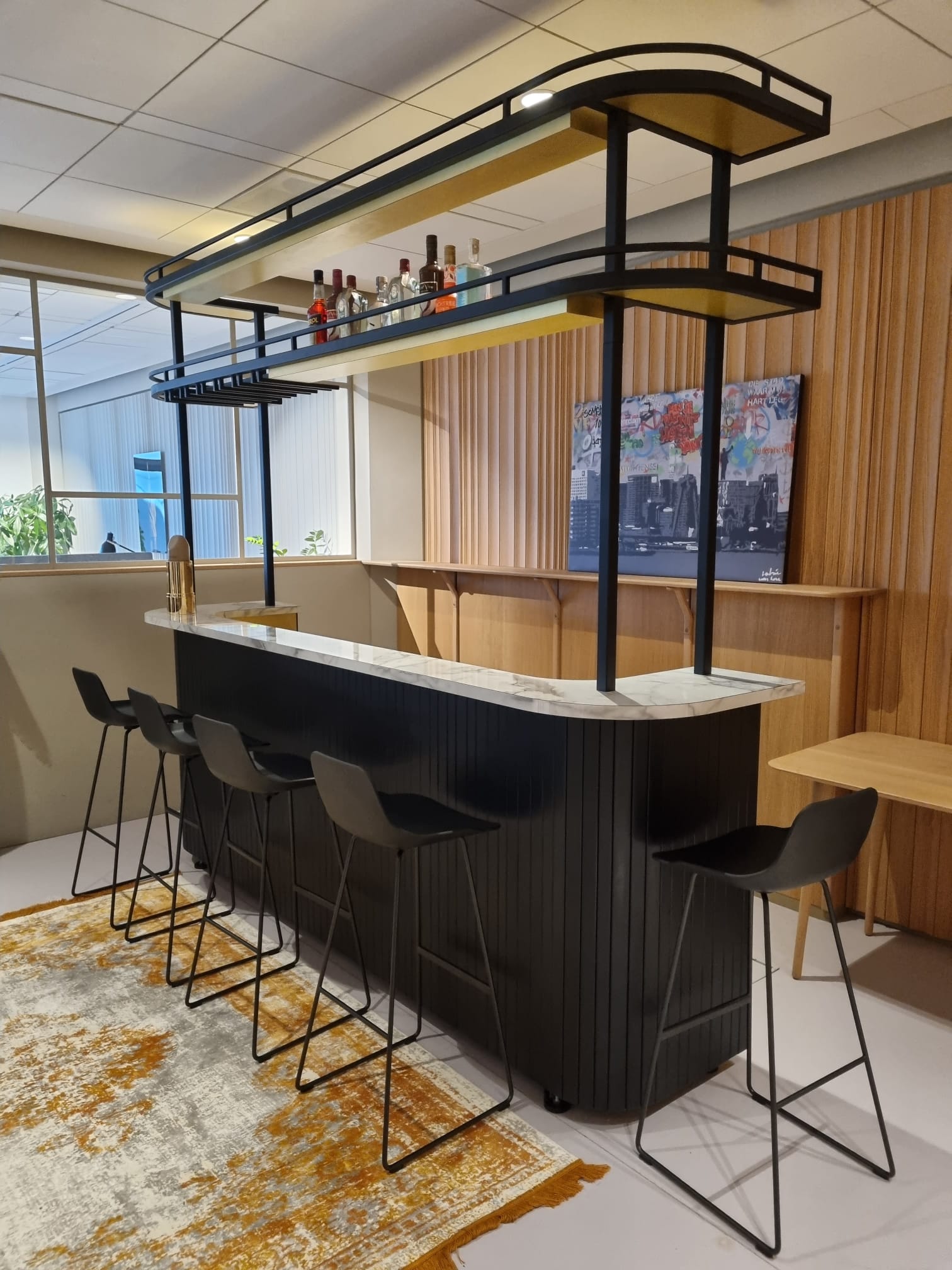 Bar op maat van hout voor een horeca-project in Rotterdam