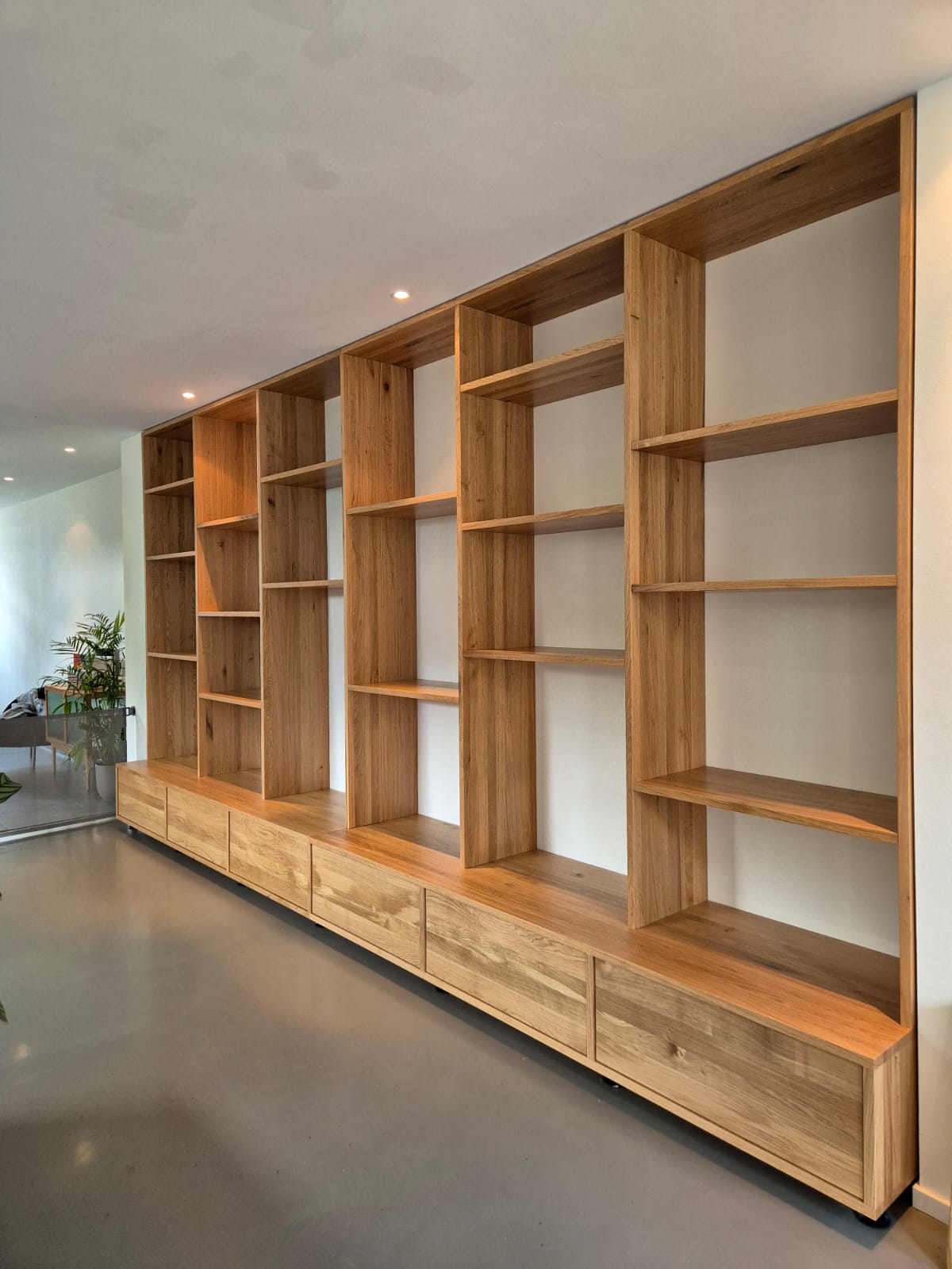 Eiken boekenkast op maat in Rotterdam Noord